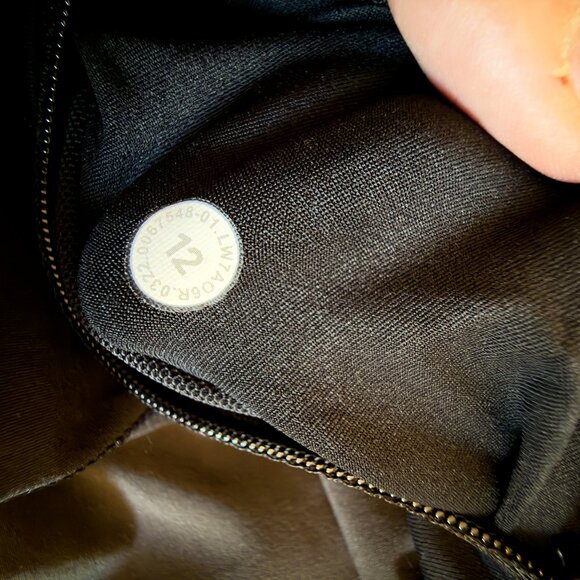 NWT Lululemon Speed Up Short Low-Rise 2.5" in Black Size 12 - Picture 4 of 4